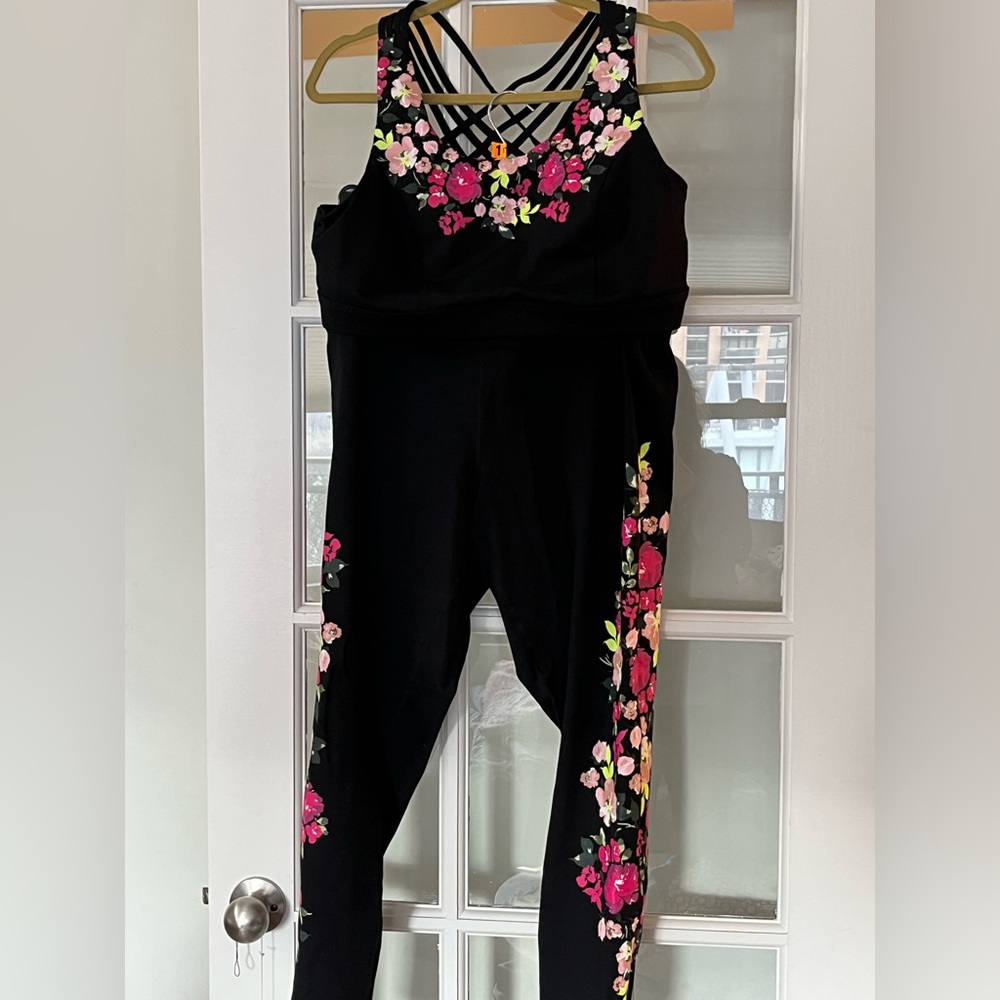 torrid Black Floral Strappy Sports Bra & Leggings Set with Pink Accents